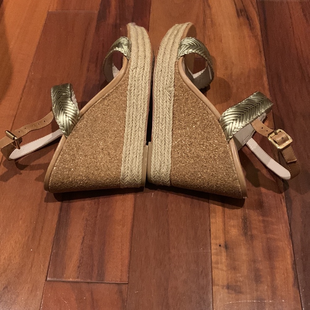 Vince Camuto Gold wedge sandals - Picture 5 of 5